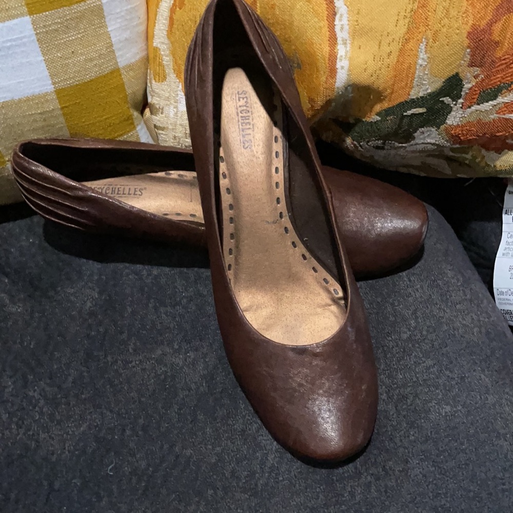 Seychelles shoes from norstrom beautiful color look nice with jeans
